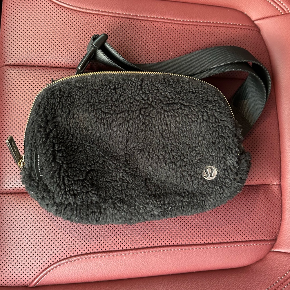 LULU LEMON waist bag